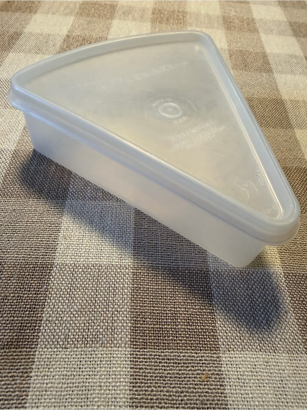 VTG Tupperware Translucent White Triangle Pie Slice Saver Storage Container